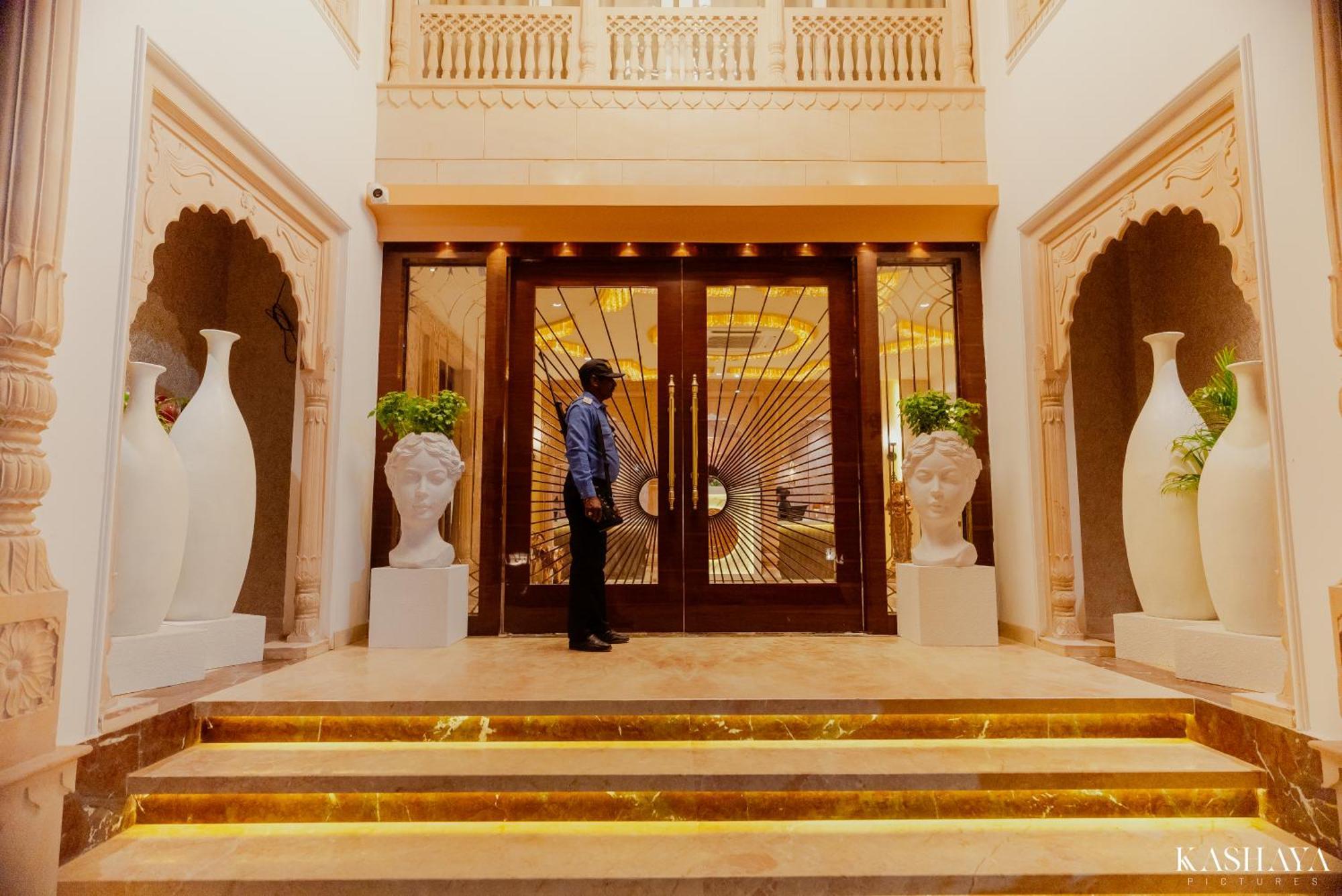 Hotel Ratan Mahal Datia Bagian luar foto